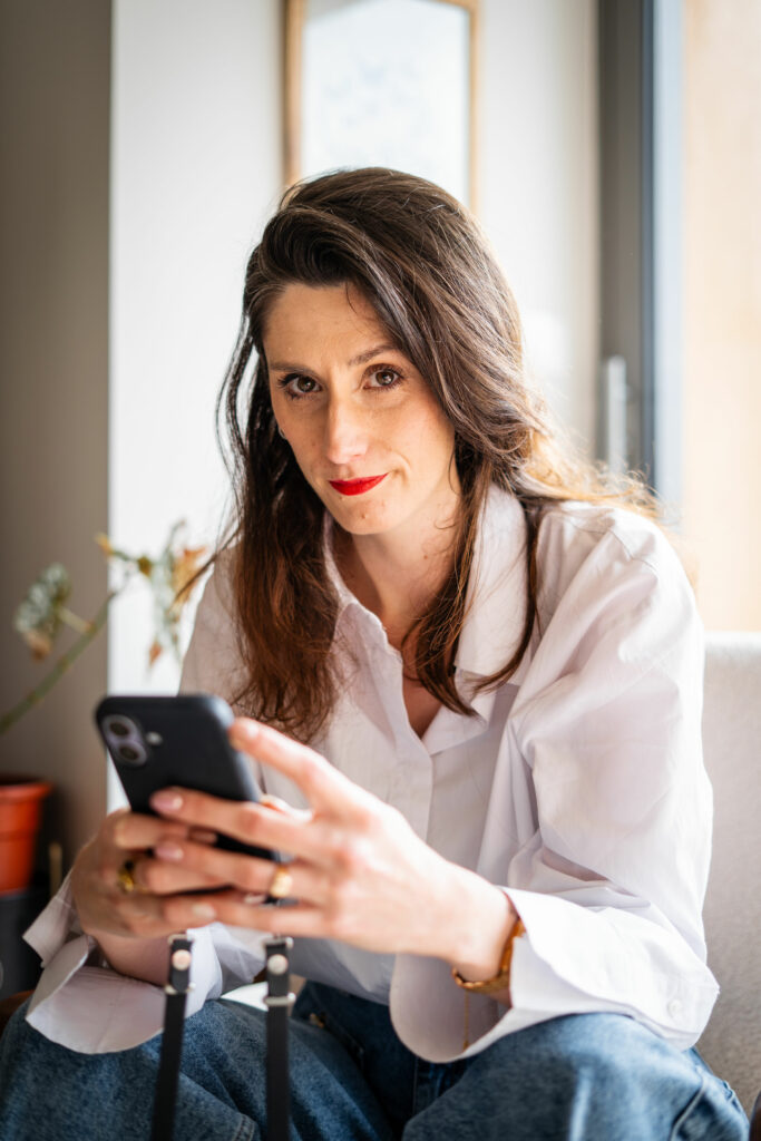 contact Pauline Motheron